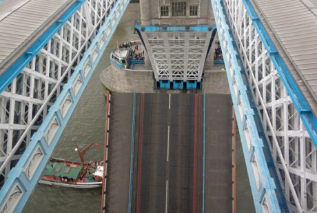 bridge lift: Ian Rawes